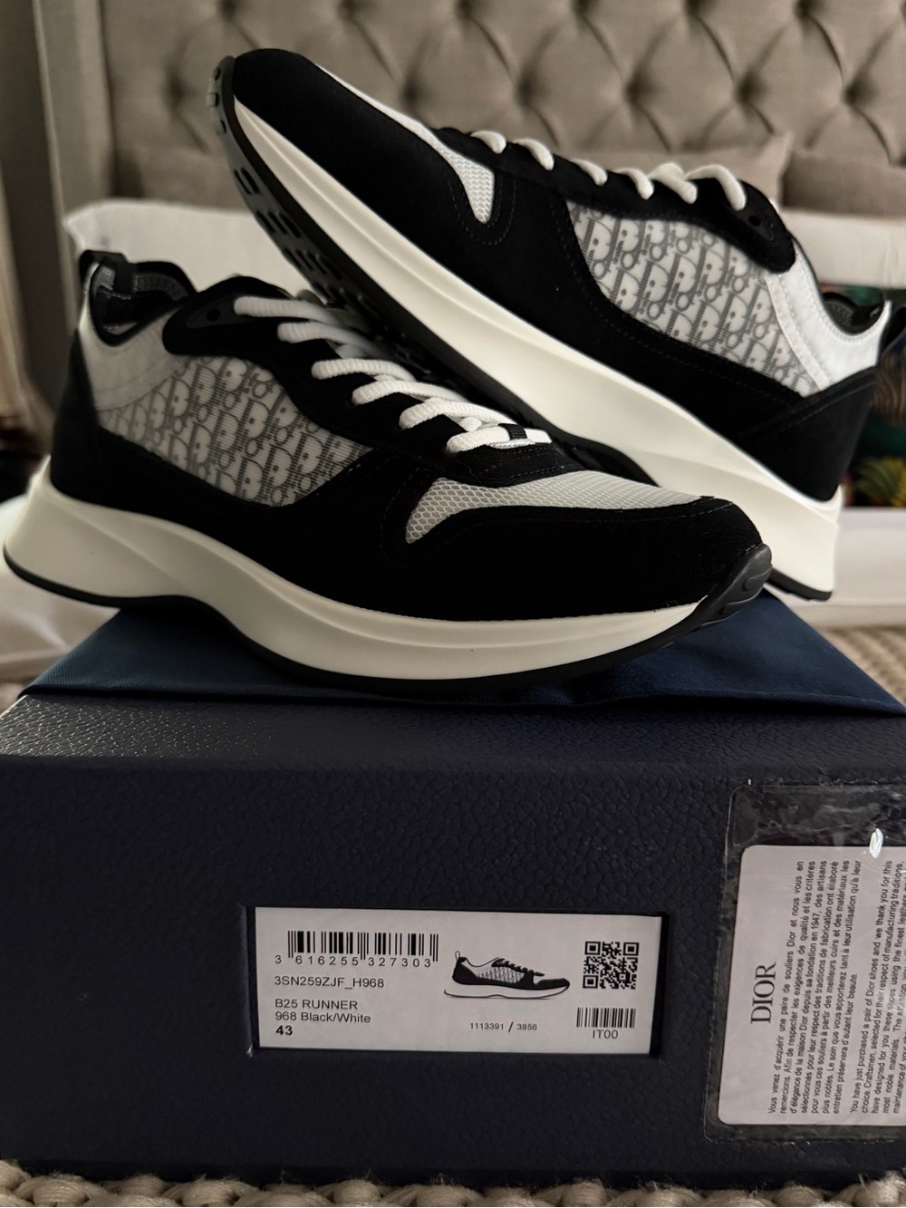 Dior B25 Runner Black and White Logo Mesh Men’s Sneakers